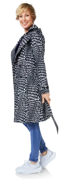 Regenjas Happy Rainy Days Geneve Graphic Black 7 Regenjas Happy Rainy Days Geneve Graphic Black -Odli Kleding Winkel 3 geneve graphich zwart beige 2 scaled 1