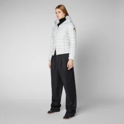 Jas Save The Duck Women Daisy Frozen Grey FW22 8 Jas Save The Duck Women Daisy Frozen Grey FW22 -Odli Kleding Winkel d33620wgiga1510021 03