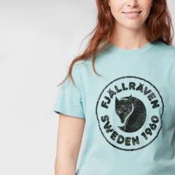 T-Shirt Fjallraven Women Kånken Art Logo Tee Kantarell -Odli Kleding Winkel kanken art logo tee w 87147 501 e model fjr 1